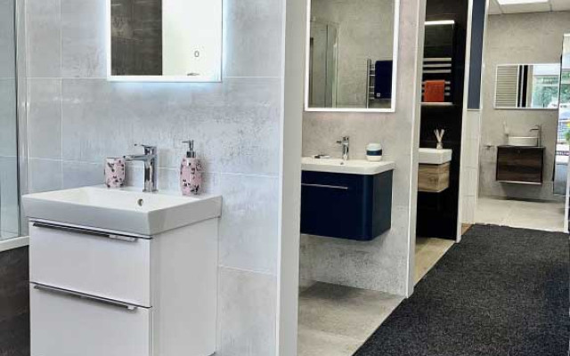 Vu-bathrooms-roper-rhodes-mirror-cabinets